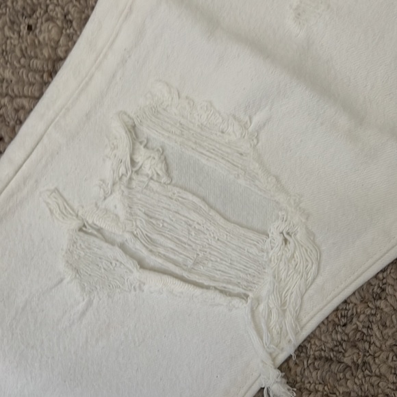 Women’s Levi’s BNWT Wedgie Straight White Distressed Denim - Picture 4 of 5